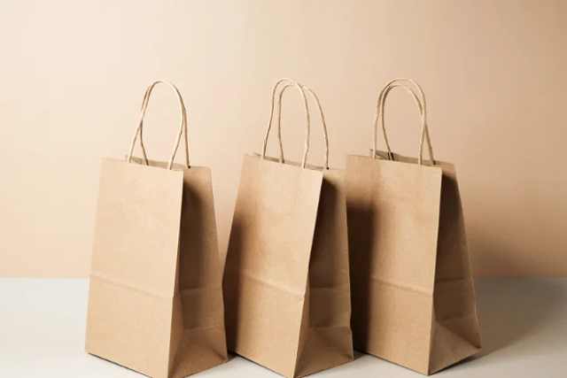 brązowe torby papierowe luzem - gablota -1