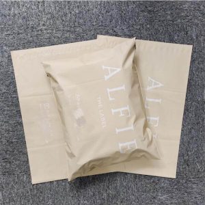 personnalisé abricot mat expédition poly mailers imperméable autocollant enveloppe plastique polymailer mail bag 1
