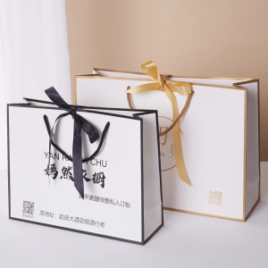 Оптовая Эко-ориентированные бумажные пакеты с вашим собственным логотипом ручки пользовательские Многоразовые упаковка покупок Giftluxury ювелирные изделия одежда сумки