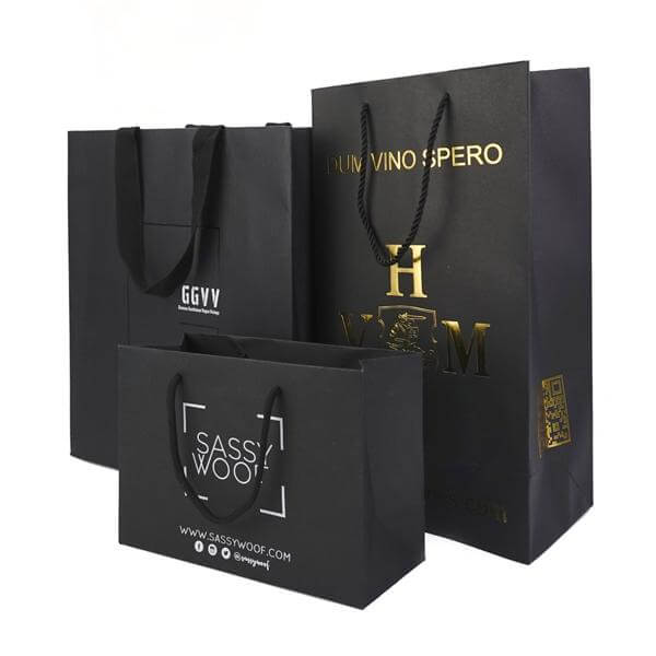 υψηλής ποιότητας μαύρη ματ χάρτινη τσάντα για ψώνια για συσκευασία προσαρμοσμένες χάρτινες τσάντες με το δικό σας λογότυπο 1