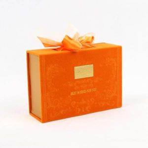 caja de embalaje rígida de lujo papel dorado con cinta de seda superficie de franela duradera 5