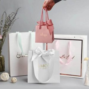 reutilizables de lujo impreso joyería boda al por menor boutique de compras regalo personalizado bolsas de papel con su propio logotipo y asas 1