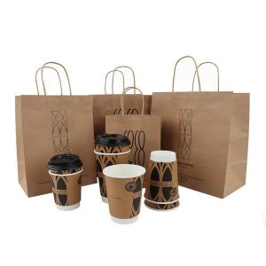 braune Kraftpapiertragetaschen zum Mitnehmen für Cafés mit individuell bedrucktem Logo 1