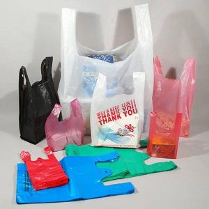 bílé modré červené tričko plastová taška potravinářské obaly vesta nosič plastové tašky tričko nákupní taška 4