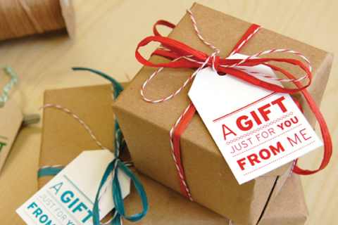 gift boxes wholesale - Hang Tags