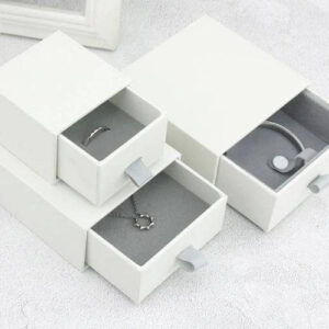 aangepaste ontwerp logo afgedrukt kleine luxe schuifpapieren dozen voor sieraden verpakking kartonnen lade geschenk sieraden doos met lint 1