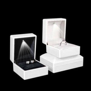 led jewellery box black lacquer logo silk screen luxury led jewellery package custom ring boxes jewelry box with lights 1