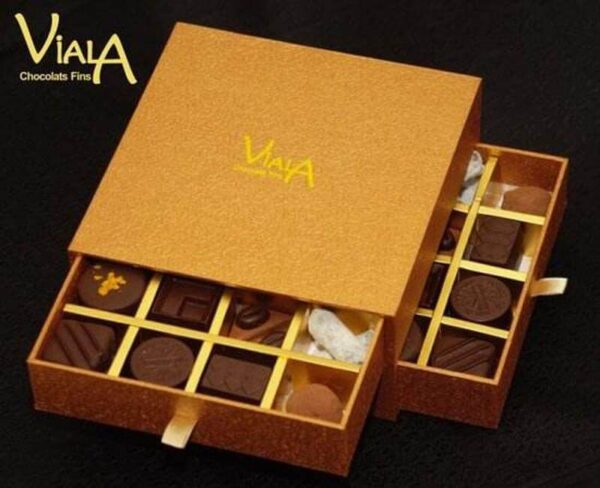 luxury chocolate box gift packaging custom chocolate box wholesale with dividers for pastries 2