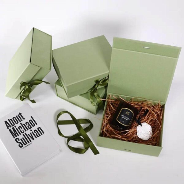 custom premium green luxury magnetic gift boxes for gift sets packaging with ribbon 2