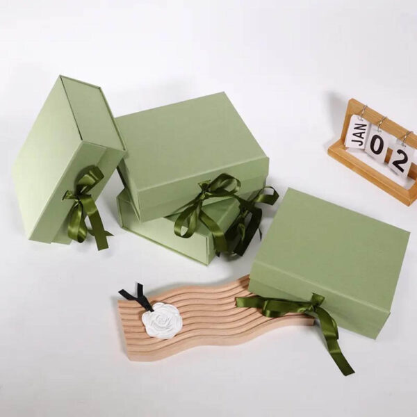 custom premium green luxury magnetic gift boxes for gift sets packaging with ribbon 3