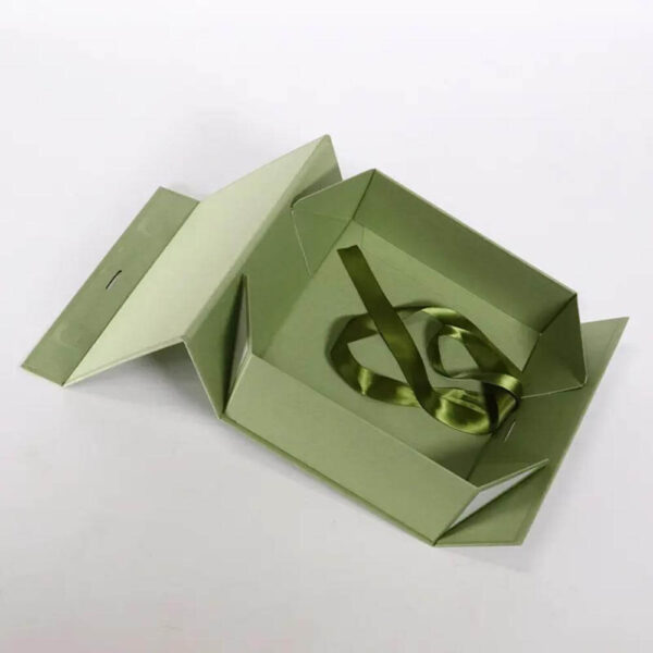 custom premium green luxury magnetic gift boxes for gift sets packaging with ribbon 4