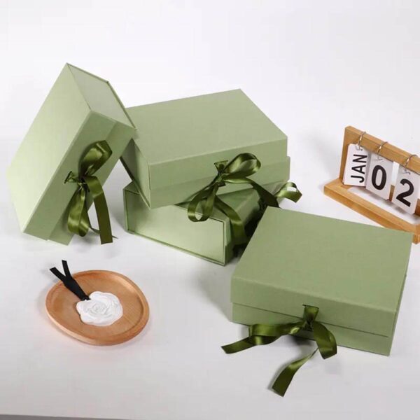 custom premium green luxury magnetic gift boxes for gift sets packaging with ribbon 6