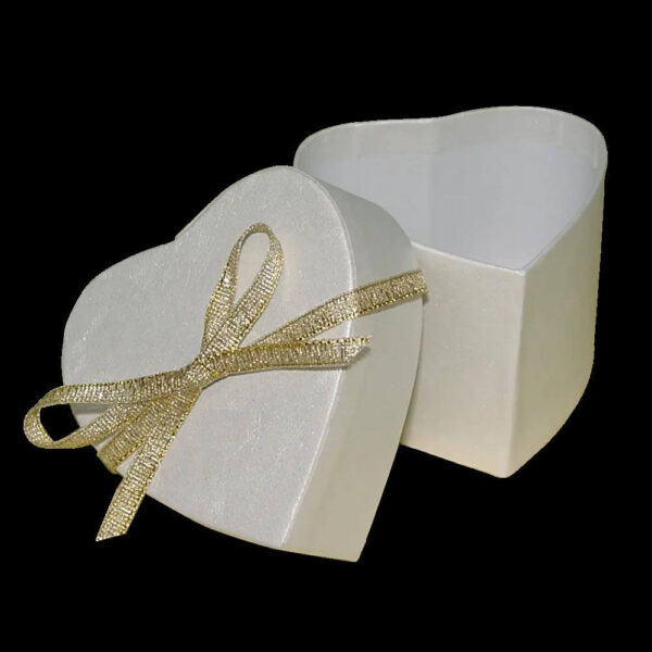 custom skincare set heart shaped handmade romantic valentine's day luxury gift box 2