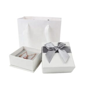 Großhandel Pappe Ring Box Papier Verlobung Hochzeit kleine Geschenk-Box Luxus-Schmuck-Verpackung für Halsketten 1