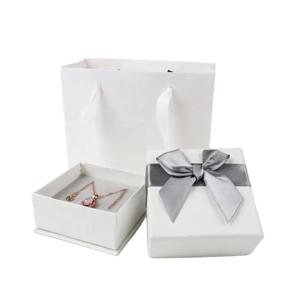 Elegante Scatola Portagioie In Velluto Nero Per Anelli E Orecchini, Piccola Confezione Regalo Per Fidanzamento, Matrimonio, Proposta, San Valentino – 5,5x5x4 Cm